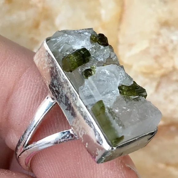 Green tourmaline crystals in quartz sterling ring - Picture 4 of 7
